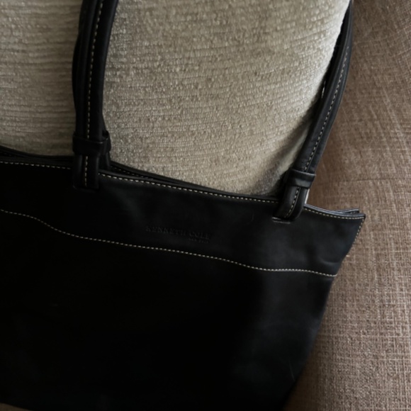 Kenneth Cole of Ne York Black Slim Pocketbook Snap Closure - Picture 13 of 13